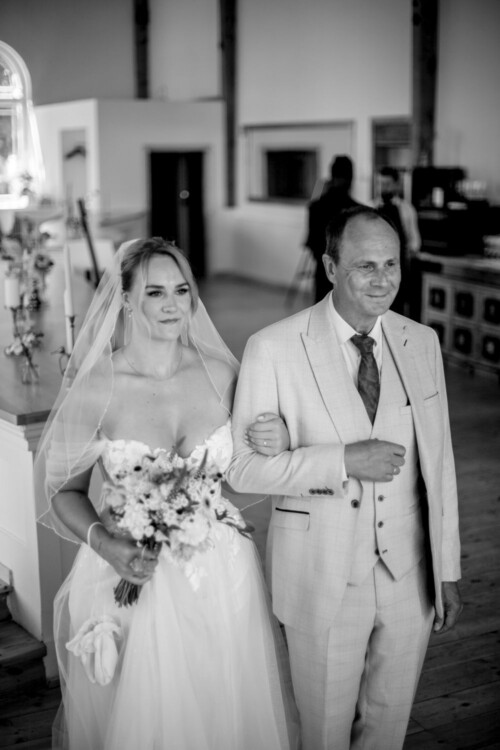 Hochzeitsfotograf Berlin Einzug Braut mit Vater