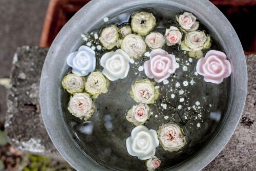 Hochzeitsfotograf Berlin Freie Trauung Blumen Dekoration mit Kerzen