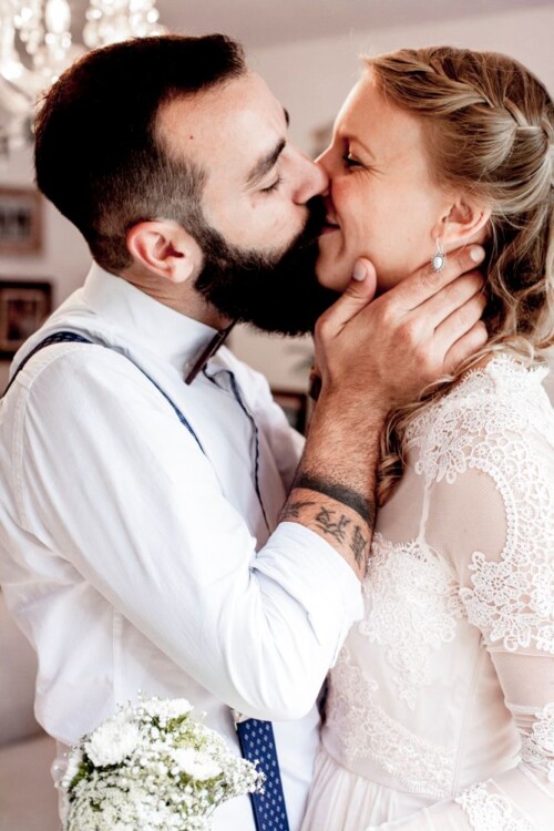 Hochzeitsfotograf Berlin Paarshooting küssend