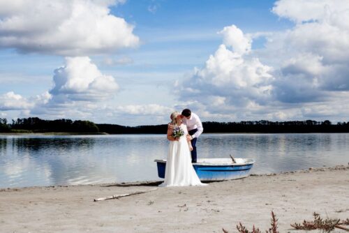 Beelitz Standesamt Brautpaar am Wasser