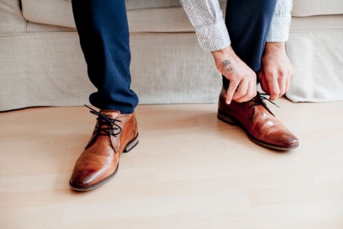 Hochzeitsfotograf Berlin Getting Ready Bräutigram Schuhe