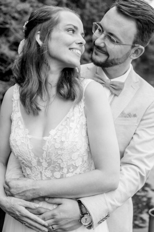 Hochzeitsfotograf Osnabrück Brautpaar schaut sich in die Augen