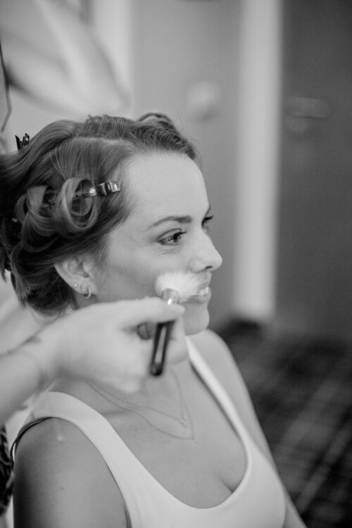 Hochzeitsfotograf Osnabrück Brautstyling Braut wird geschminkt